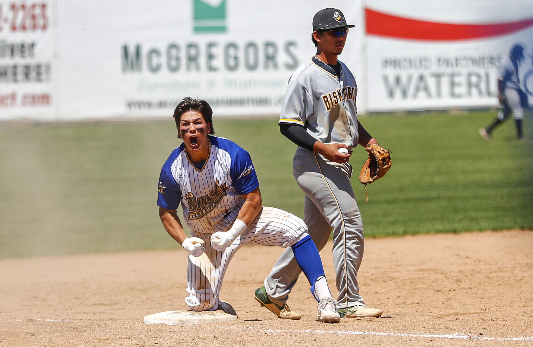 Ball Bucks contra Bismarck 18